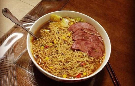 模仿国产泡面视频,跟随视频潮流，解锁美味新体验